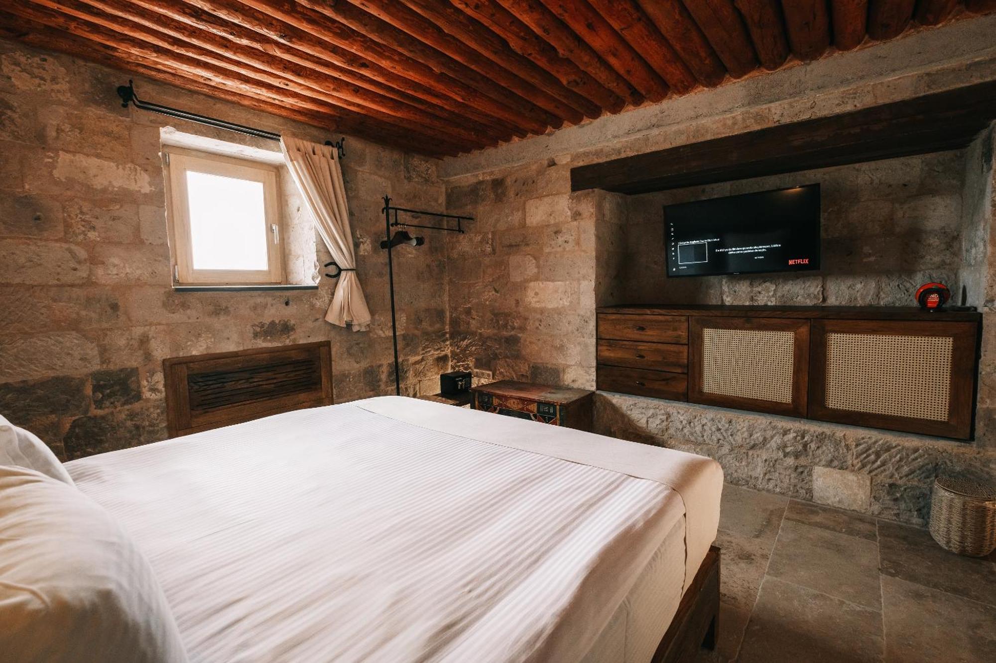 Millstone Cave Suites Hotel Üchisar Bagian luar foto