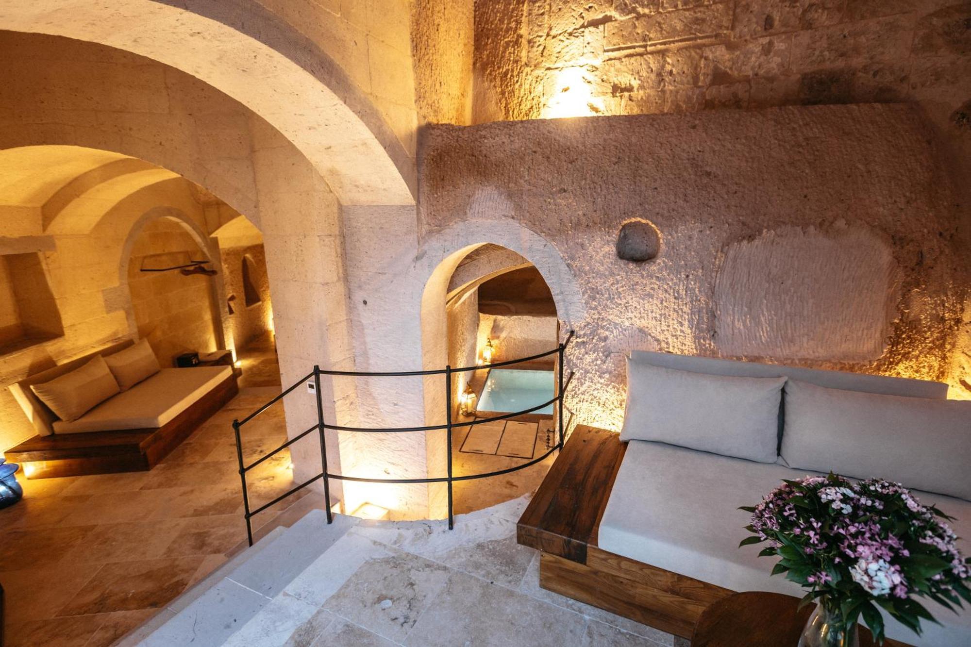 Millstone Cave Suites Hotel Üchisar Bagian luar foto