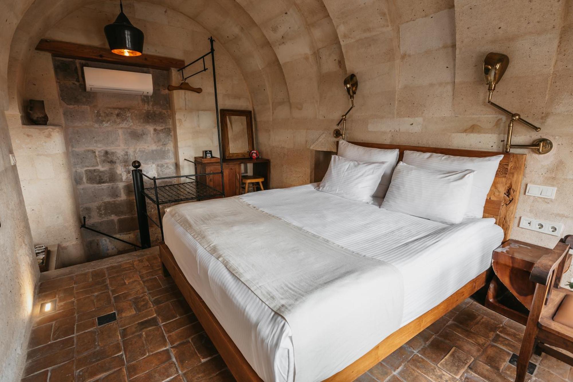 Millstone Cave Suites Hotel Üchisar Bagian luar foto