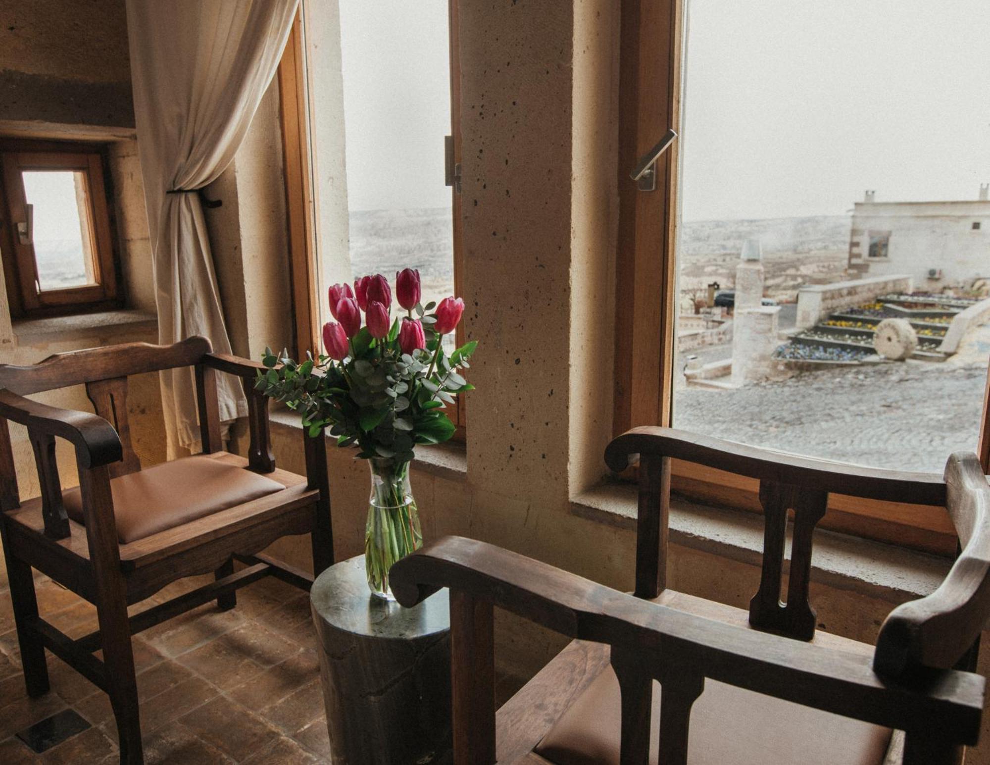 Millstone Cave Suites Hotel Üchisar Bagian luar foto