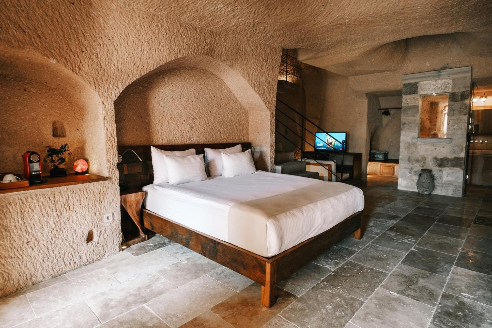Millstone Cave Suites Hotel Üchisar Bagian luar foto
