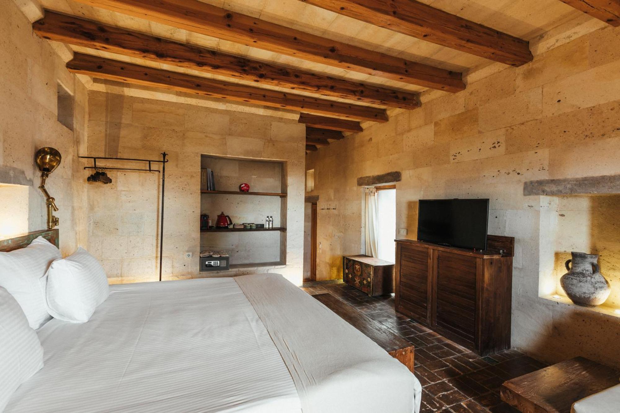 Millstone Cave Suites Hotel Üchisar Bagian luar foto