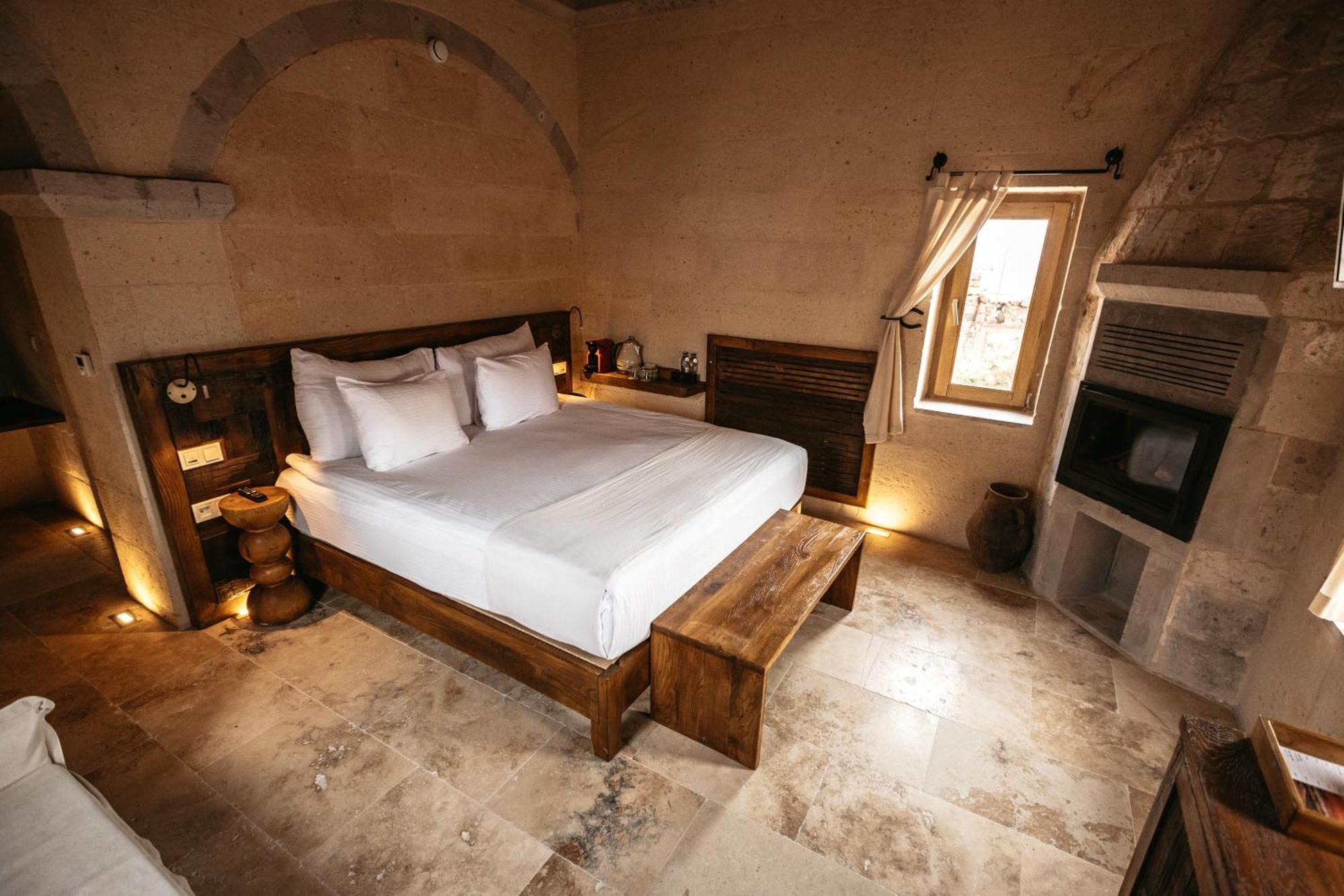 Millstone Cave Suites Hotel Üchisar Bagian luar foto