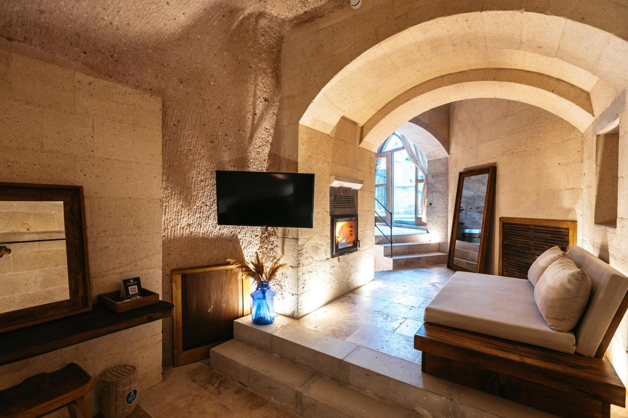 Millstone Cave Suites Hotel Üchisar Bagian luar foto